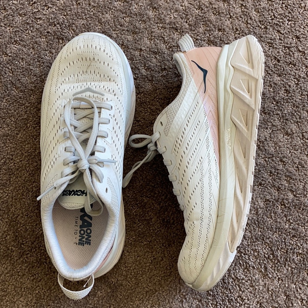 Hoka Arahi 4